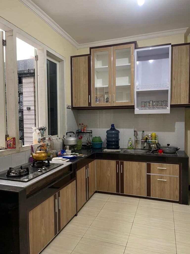 Jasa kitchen set di Tegal oleh Aveeztecture